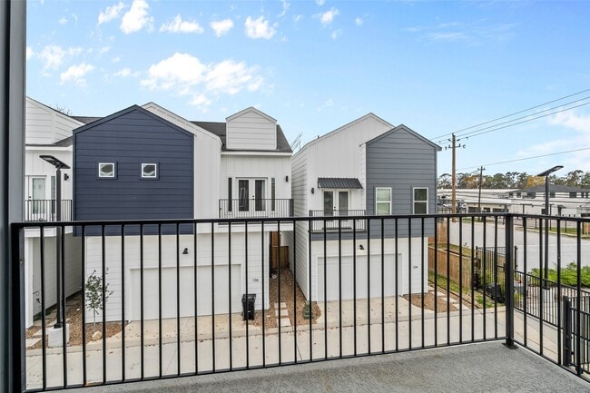 Building Photo - 105 Tolima Dove St