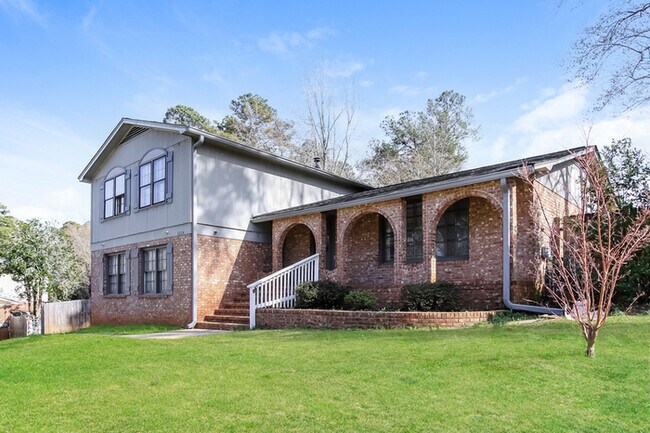 Building Photo - Charming 4 Bedroom Home in Martinez, GA