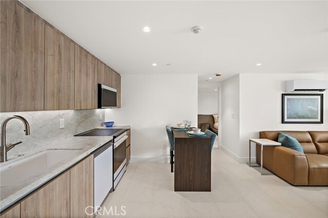 Building Photo - 200 Alta Vista Way