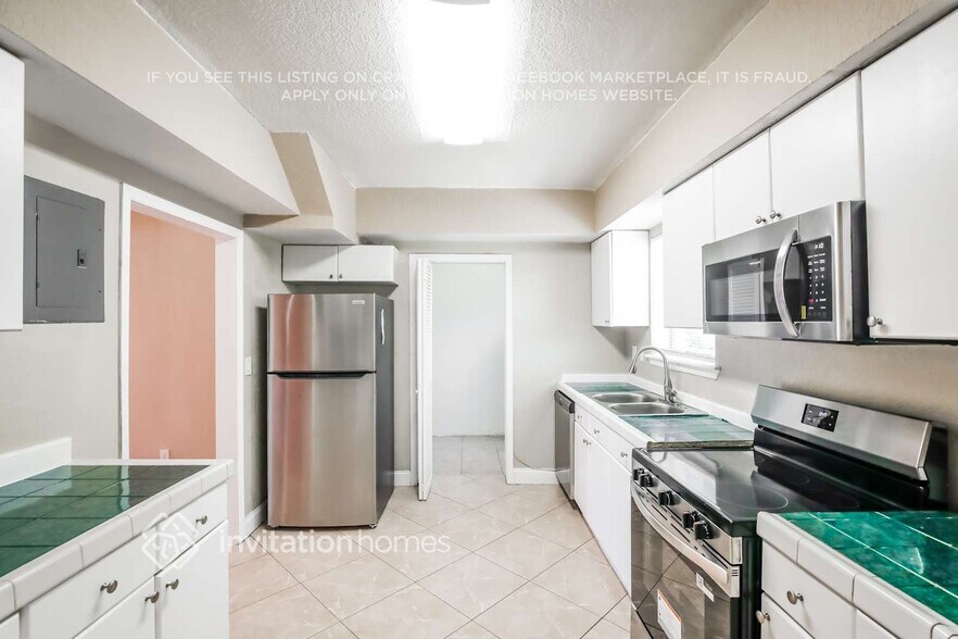 Building Photo - 761 W Dayton Cir
