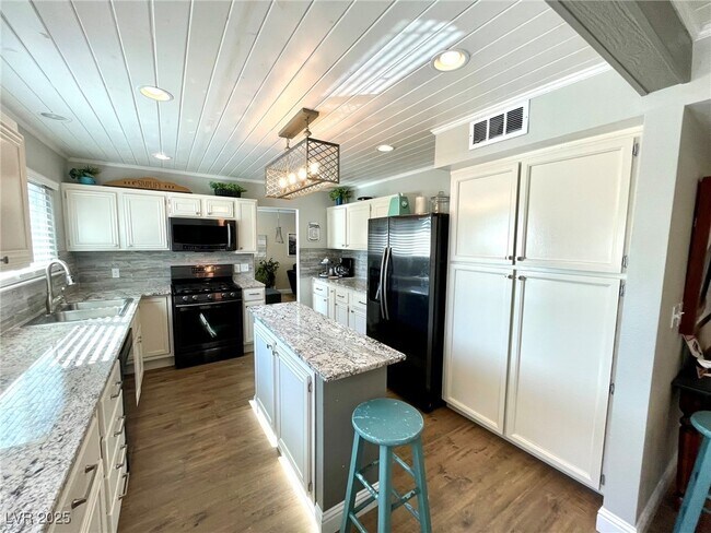 Building Photo - 2246 Windsor Dr