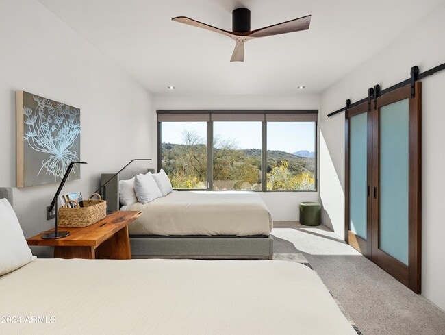 Building Photo - 15212 N Sandy Blf Rd