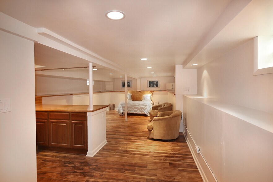 Downstairs Studio - 1655 S Corona St