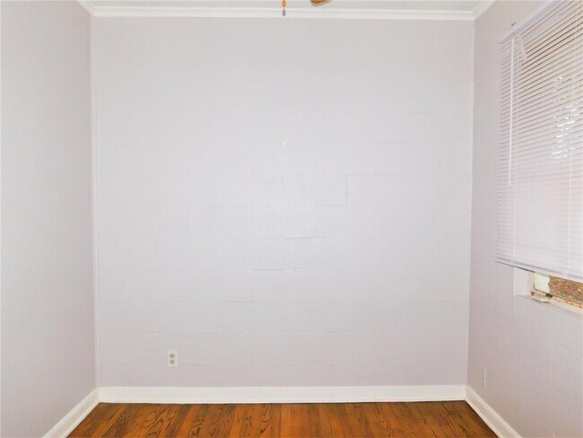 Building Photo - 805 Emery St