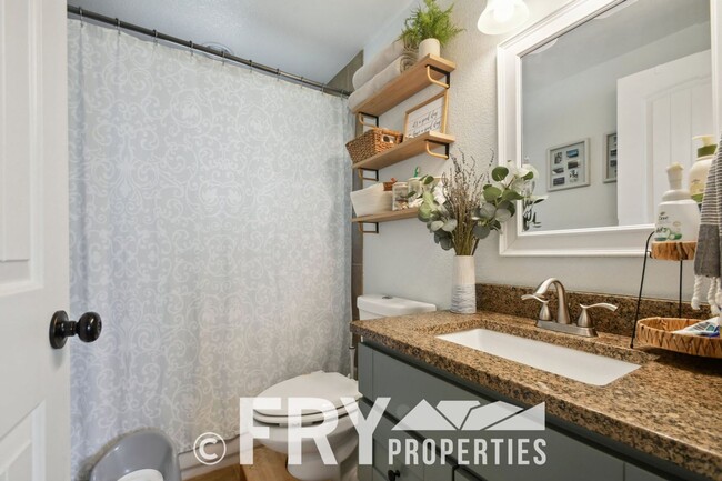 Building Photo - Updated Chaffee Park Home - Minutes from LoHi