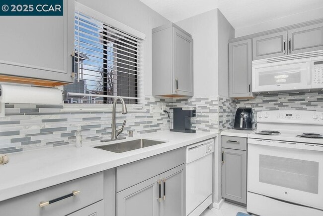 Building Photo - 1072 Maywood Ln