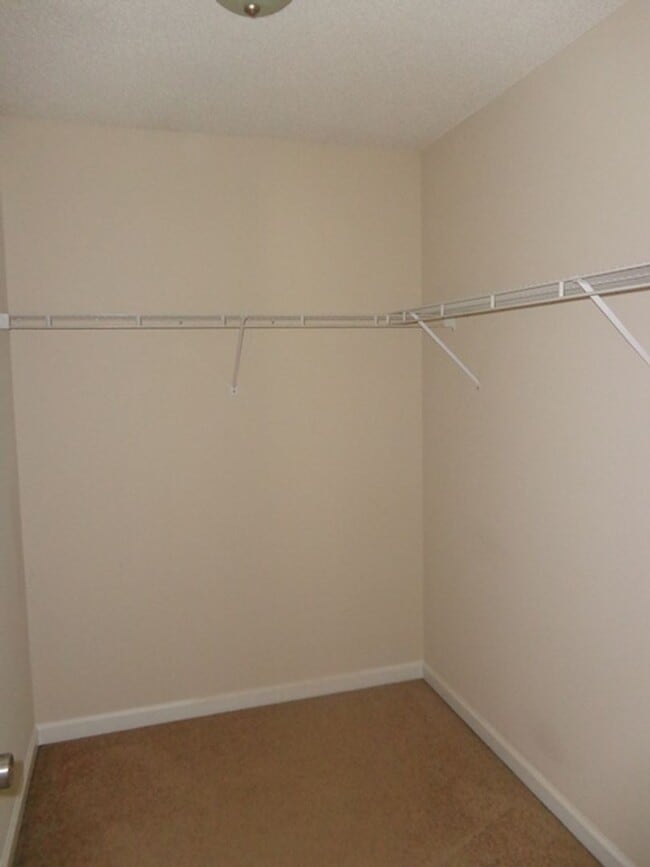 Building Photo - 137 Commons Dr