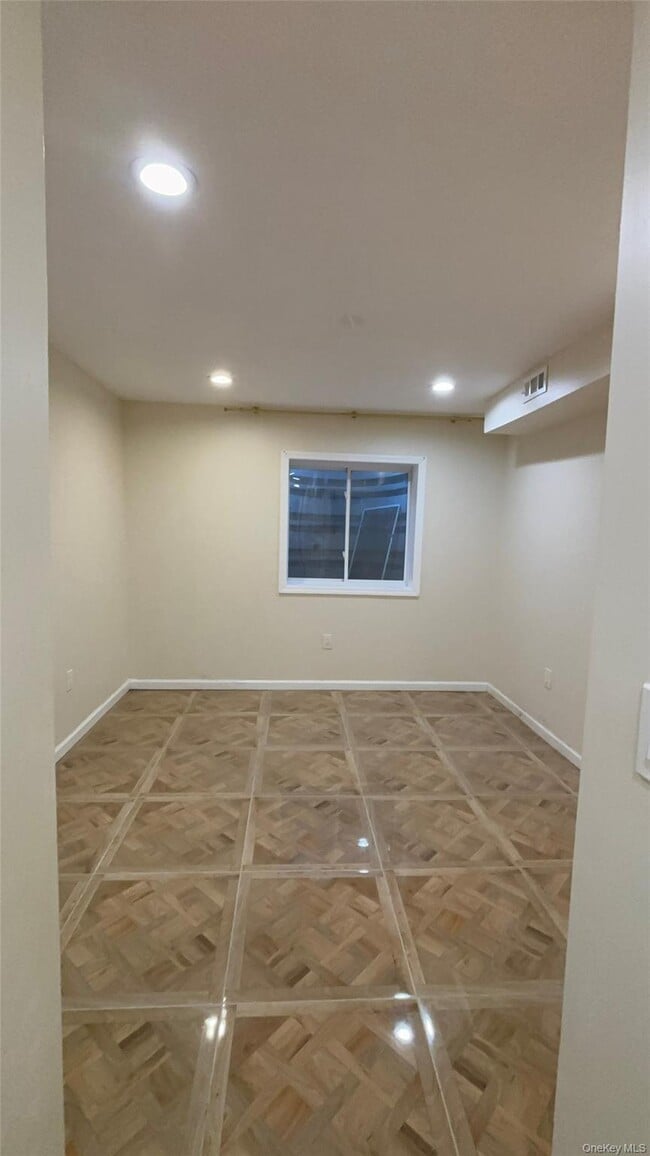 Building Photo - 127 Weatherby Ln