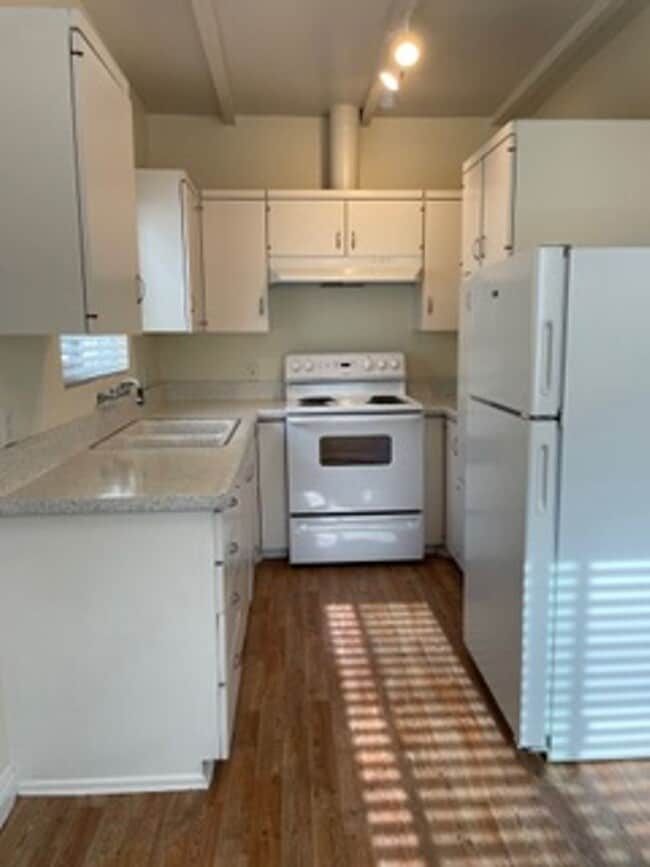 Building Photo - 4286 Third Avenue