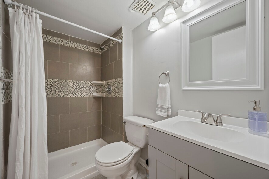 Building Photo - 253 Shawmont Ave