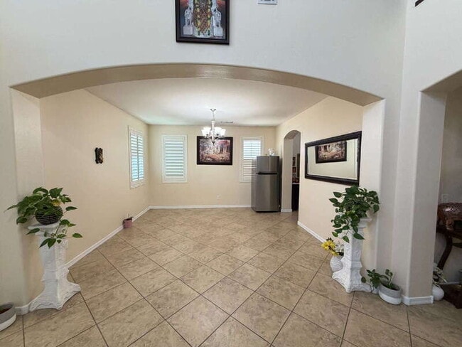 Building Photo - 2595 E Ebony Dr