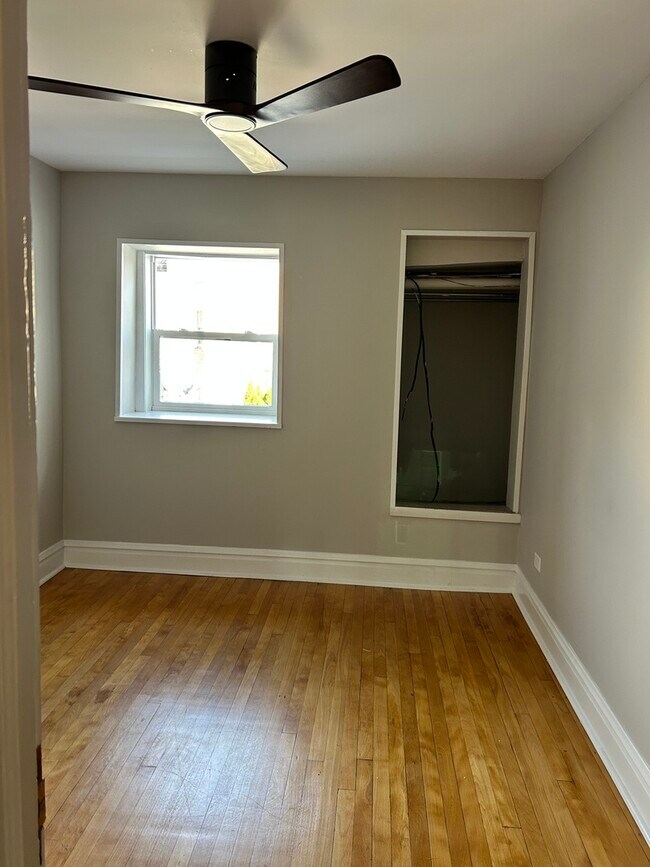Building Photo - 5419 N Ravenswood Ave