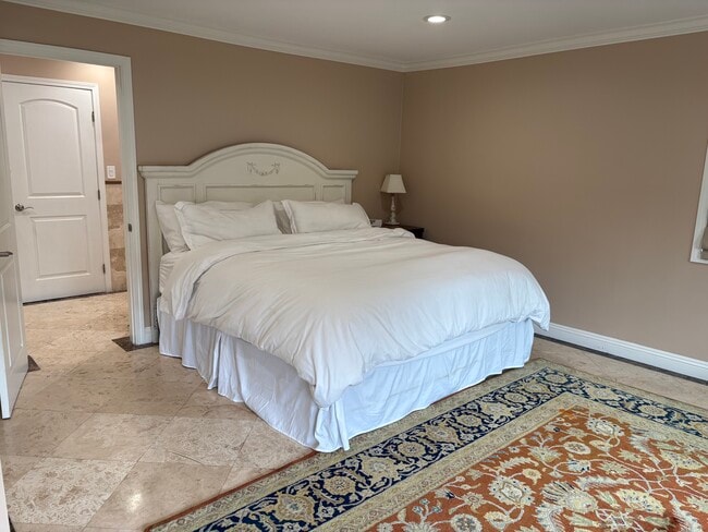 Building Photo - 5327 Valley Ridge Ave