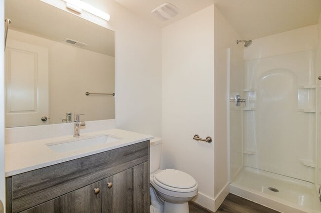 Building Photo - Spacious 3 Bed, 2.5 Bath Pet-Friendly Home with Central Air & 2-Car Garage! - Available NOW!