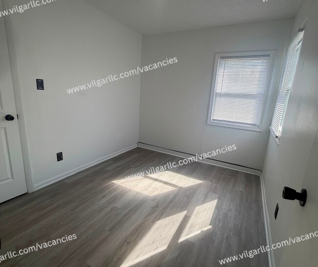 Building Photo - 5121 E 10th Ave