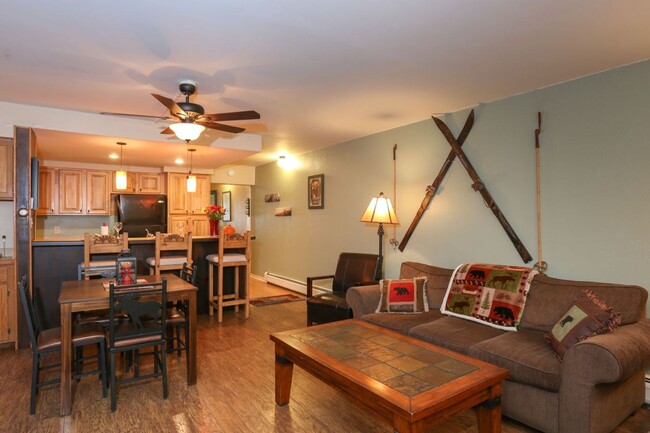 Building Photo - Walk to Main St and Gondola! Furnished! In...