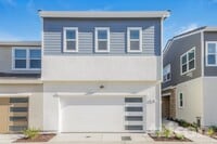 Building Photo - 10 Adella Pl