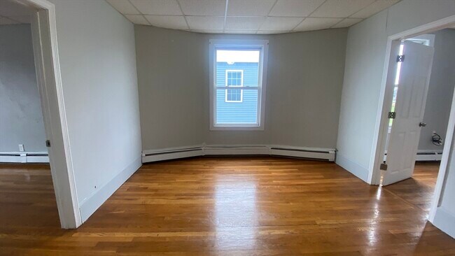 Building Photo - 271 Shirley St