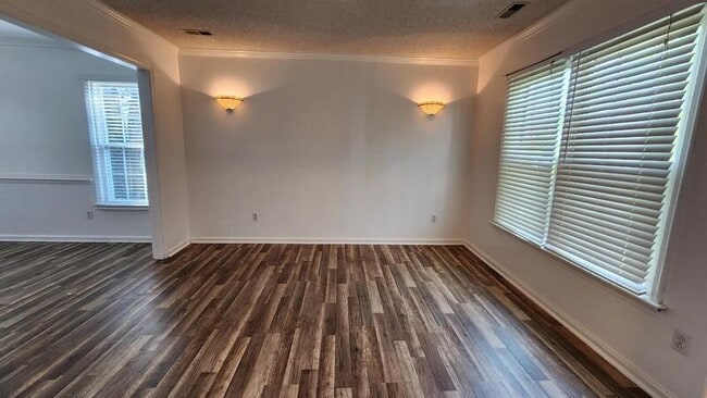 Building Photo - 1585 Devon Way