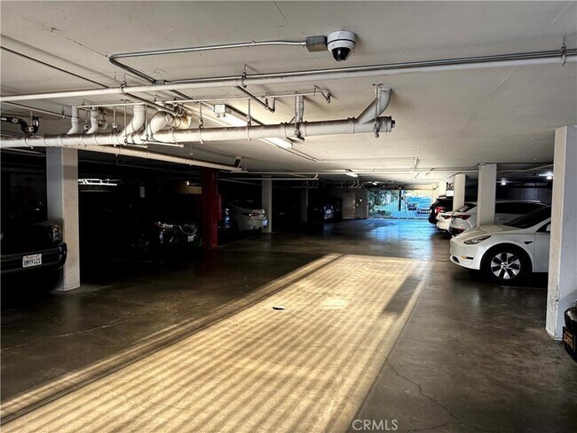 Building Photo - 280 Molino Ave
