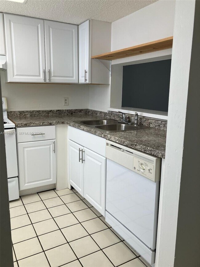 Building Photo - 5200 NW 31st Ave