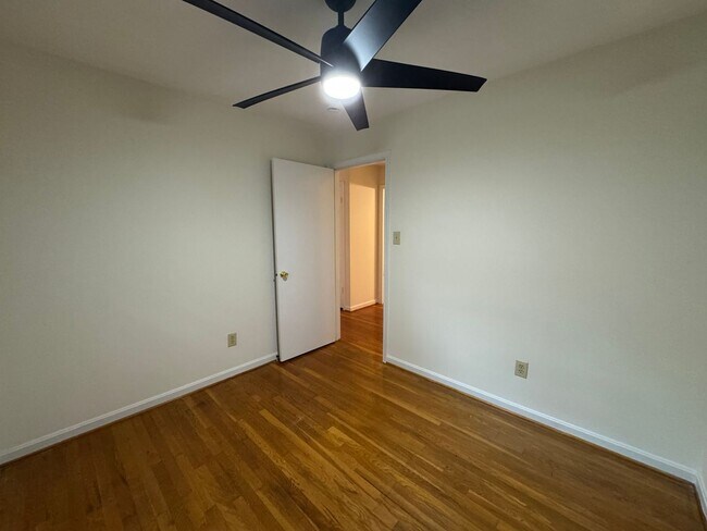 Building Photo - Gorgeous 4 Bed 3 Bath Home Sitting On Spac...