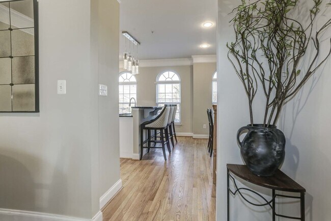 Building Photo - BEAUTIFUL 4 LEVEL TOWNHOME IN GERMANTOWN. 4 BEDROOM, 4.5 BATHS