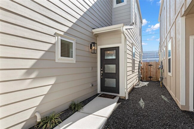 Building Photo - 1522 Beach Oak Dr