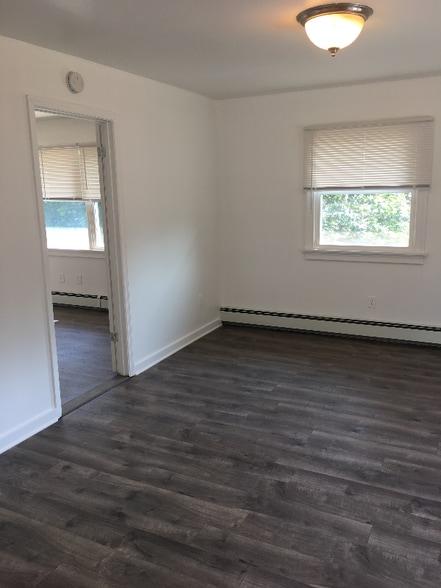 Building Photo - 1042 Main St