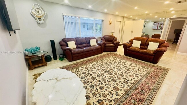 Building Photo - 329 SE 3rd St