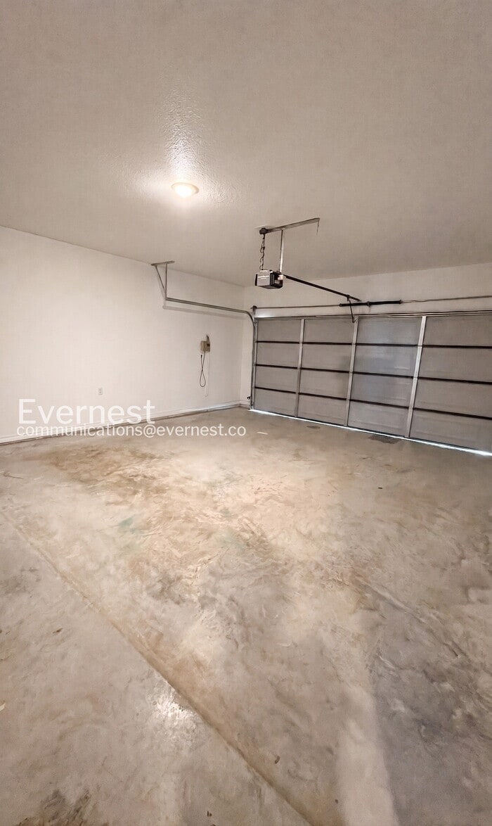 Building Photo - 2207 Hornbeam St