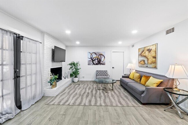 Building Photo - 3520 Highland View Dr