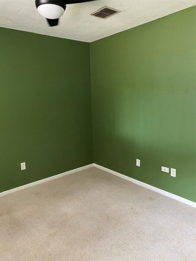 Building Photo - 415 N Forest Blvd