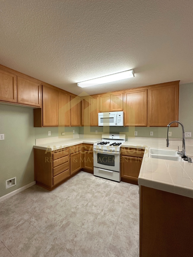 Building Photo - 3037 Buckthorn Ln