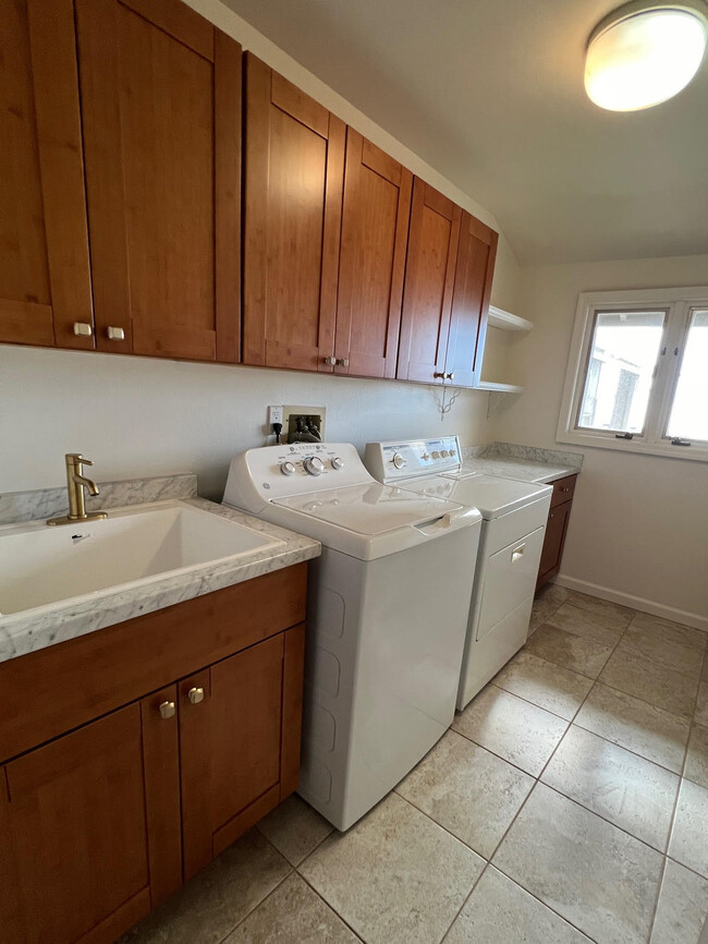 Utility Room with Washer/Dryer - 2447 Aha Aina Pl