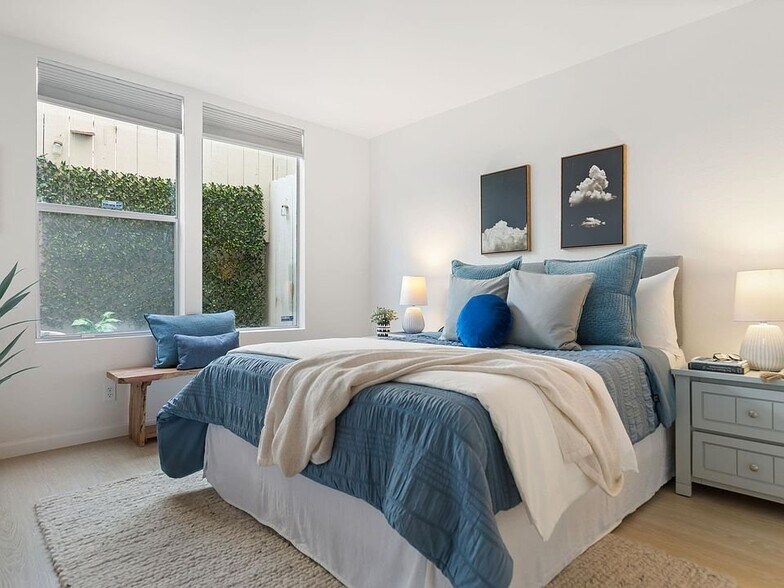 Building Photo - 811 York St