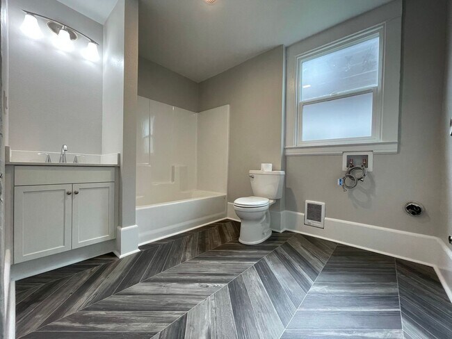 Building Photo - 2421 Rucker- 4 Unit