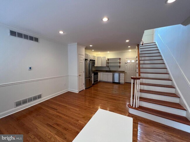 Building Photo - 1007 S Chadwick St