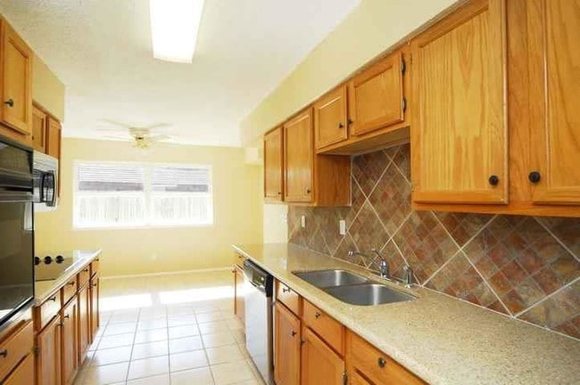 Building Photo - 3151 Kinkaid Dr