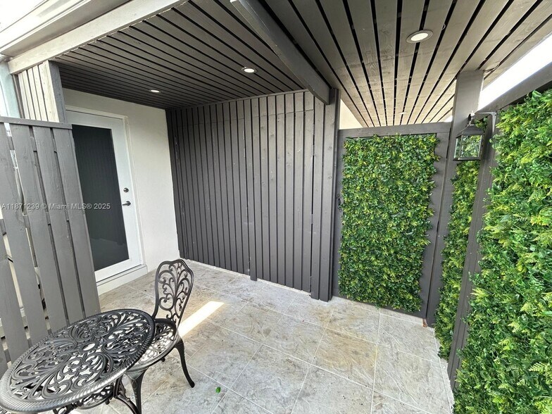 Building Photo - 14204 SW 84th St