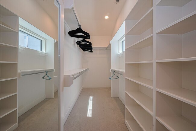 Building Photo - 1622 Ovid St
