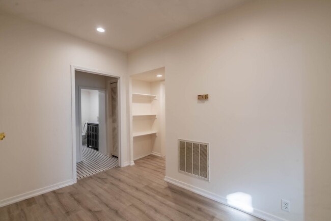 Building Photo - W 14th St Duplex