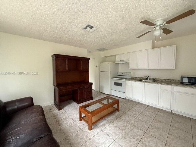 Building Photo - 1604 Cypress Dr