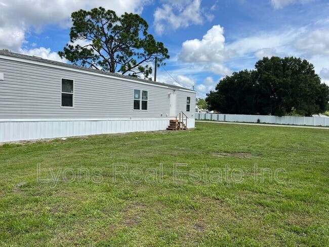 Building Photo - 8086 Heck Dr