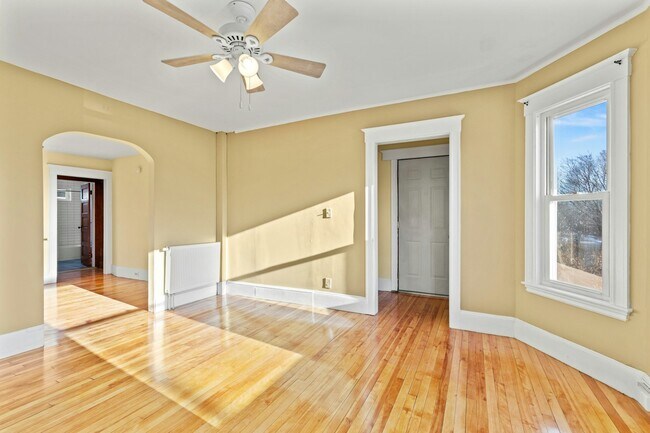 Building Photo - 37 Arlington St