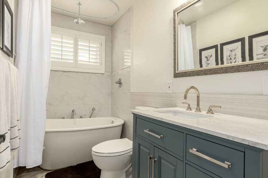 Building Photo - 1935 E Coolidge St