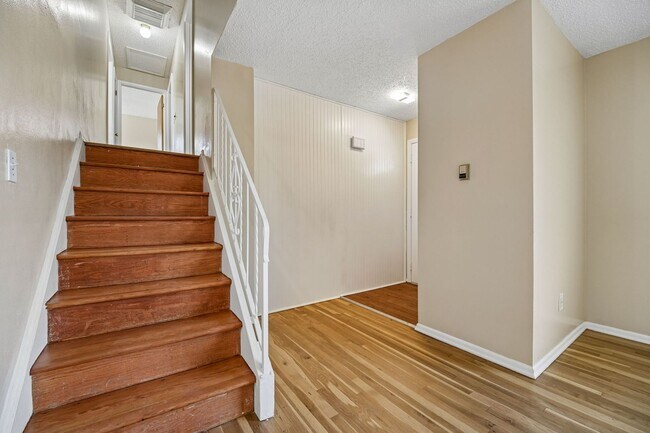 Building Photo - 1265 Granby St