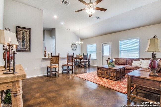 Building Photo - Beautiful Duplex in Seguin