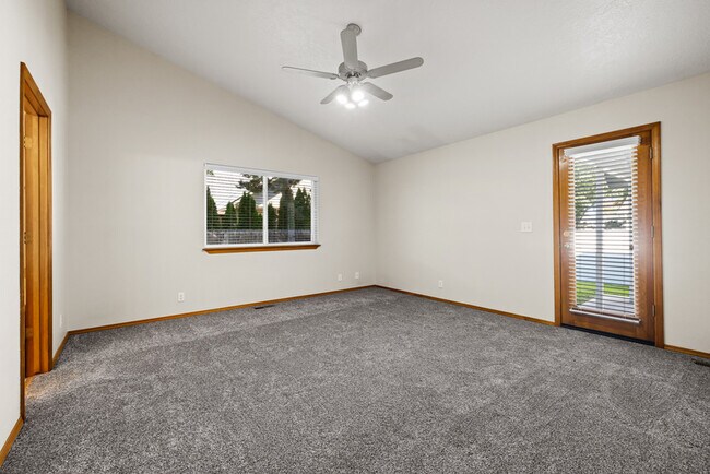 Building Photo - 5415 N Noble Fir Ave