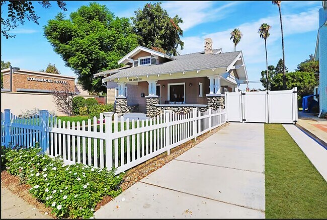 Primary Photo - 125 E Alvarado St